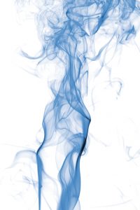 La fumée colorée : une fantaisie trop susceptible de séduire les jeunes et bientôt interdite. © Yaroslav Pavlov